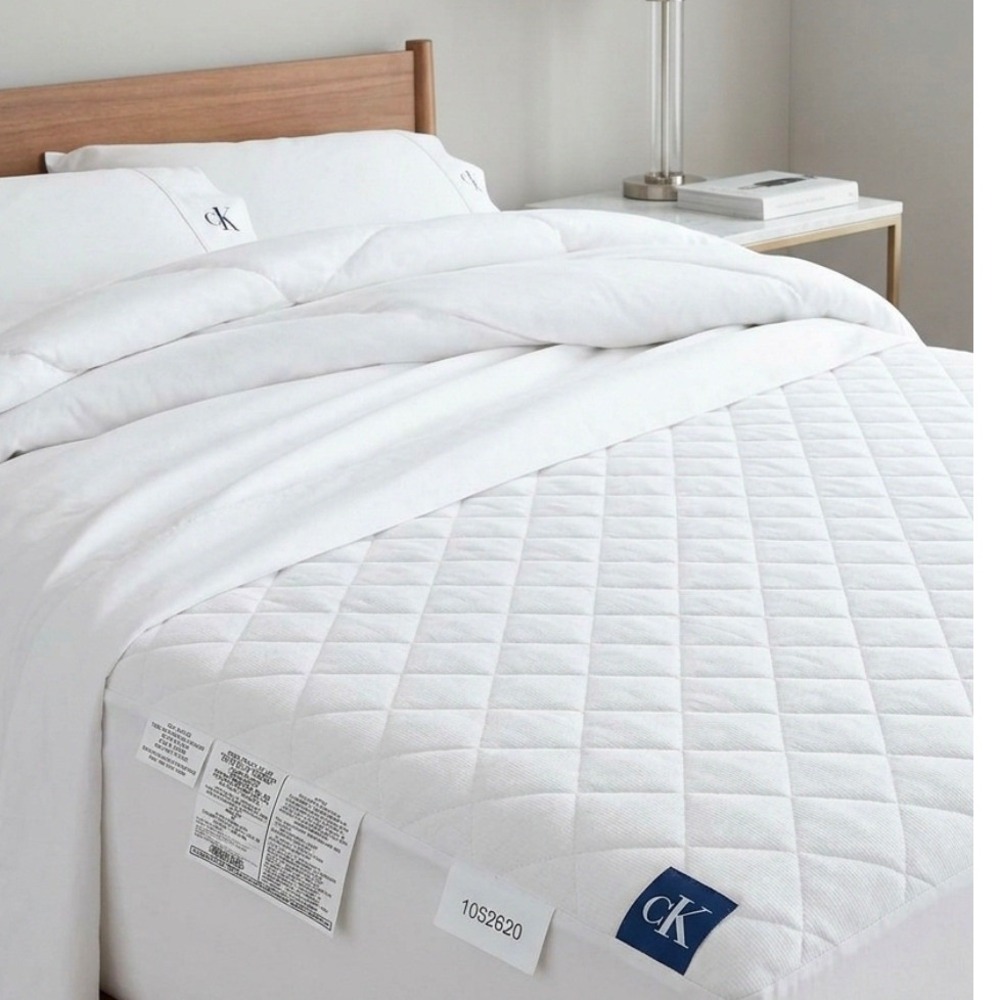Calvin Klein CK White Cal King Mattress Pad Cover Protector Quilted Packaged NEW